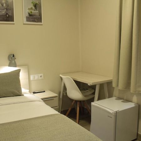 Hostal La Romanica Sabadell Exterior photo