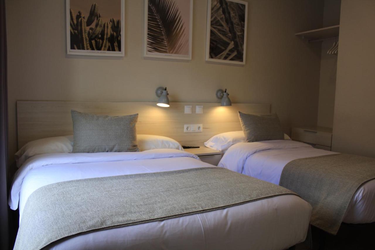 Hostal La Romanica Sabadell Exterior photo